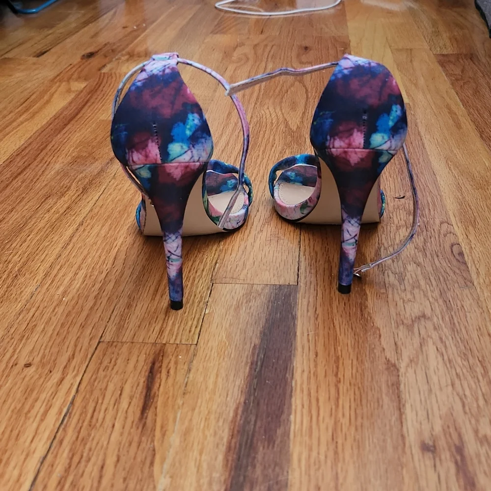 Steve Madden Tie Dye Pumps - Picture 4 of 6